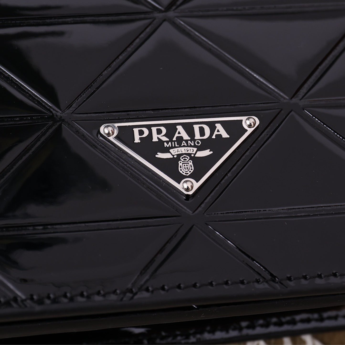 Prada - Bolsa Mini Couro Envernizado